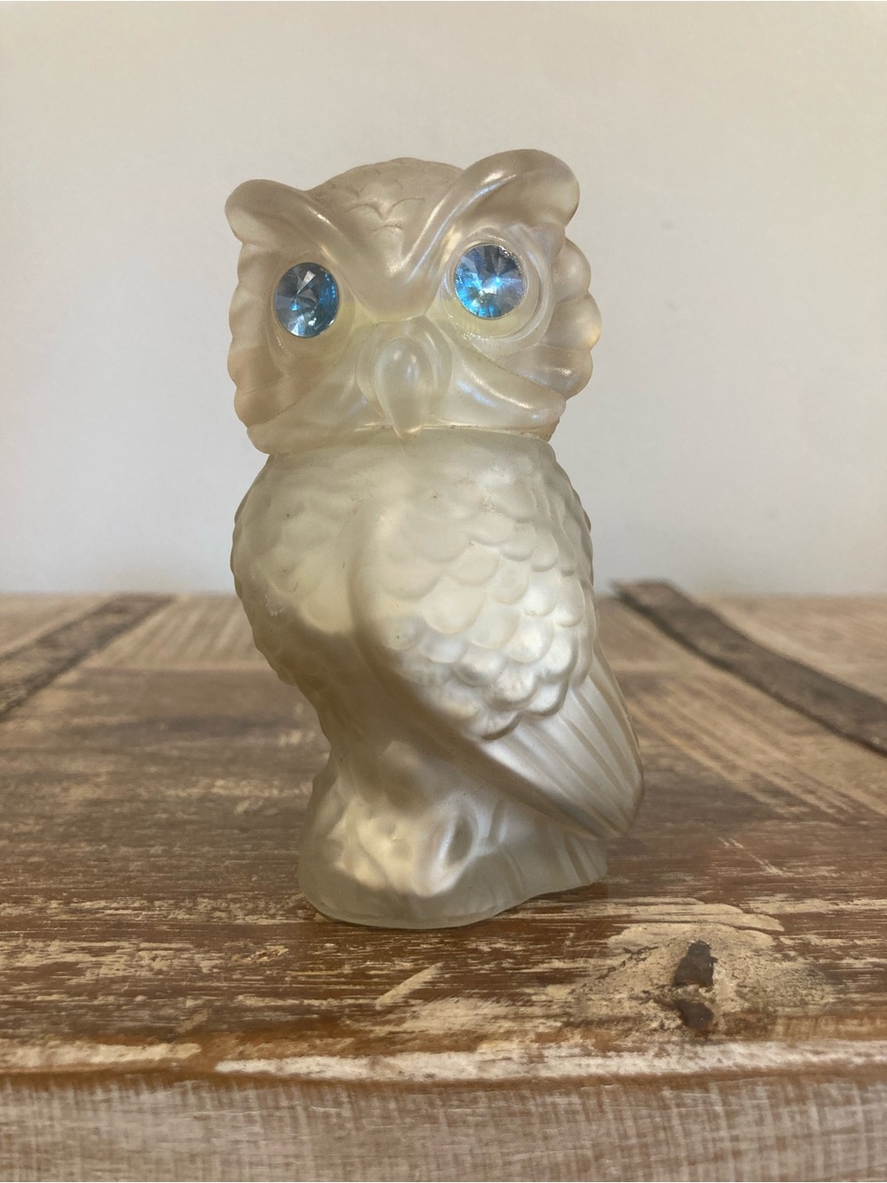 Vintage Avon Snow Owl Moonwind Powder Sachet Figurine Decor 1.25oz